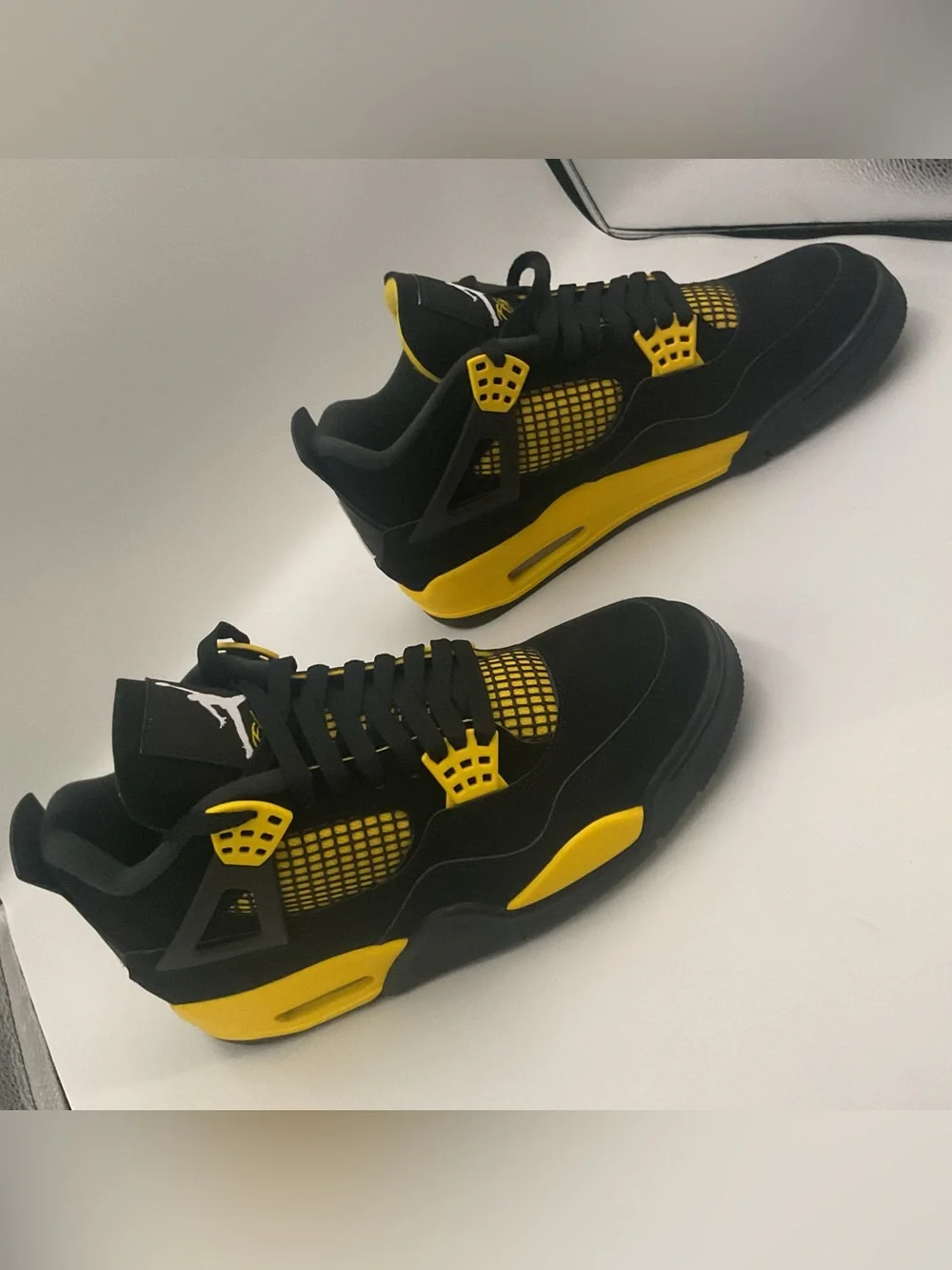 Air Jordan 4 Retro Thunder Black Tour Yellow Mid Top Shoe Sneaker NIB Size 8